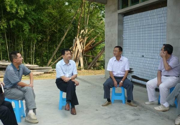 县委书记刘江年深入平模镇慰问困难群众