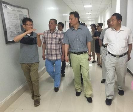 市政协副主席蔡建国走访调研宜昌御龙光电公司