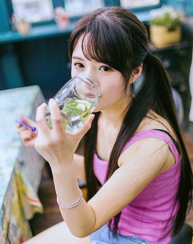 夏季女生长发双扎 马尾辫发型