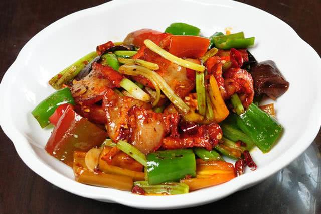 回锅肉的做法:外酥里嫩,香辣入味,超下饭!