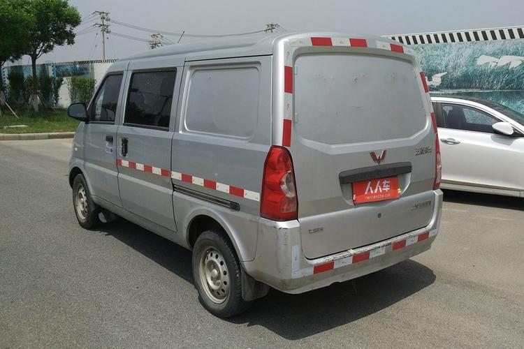 2l 5座封闭式货车