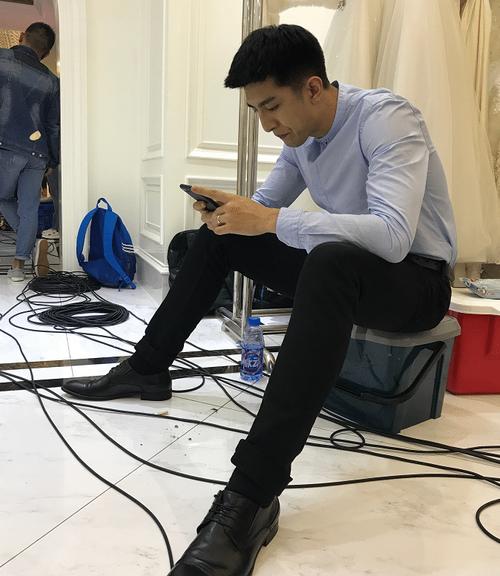 金瀚穿西装打领结走红毯, 看到张翰的站姿, 终于知道金瀚差在哪