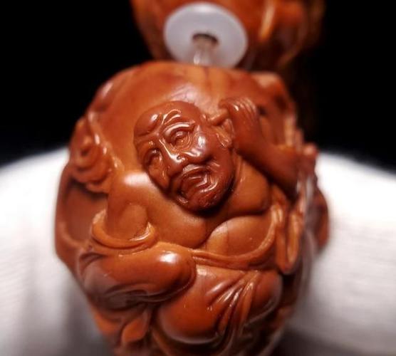 好核雕鉴赏苏工名家朱晓龙浮雕十八罗