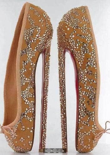 这10款奇葩设计的高跟鞋你见过其中哪个