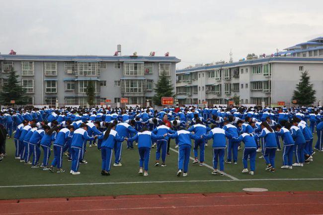 【盐源新闻】喜讯!我县民族中学顺利通过凉山州示范性