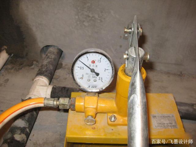 水管打压测试没问题,没过多久却漏水了,害我家又要撬开重新布管