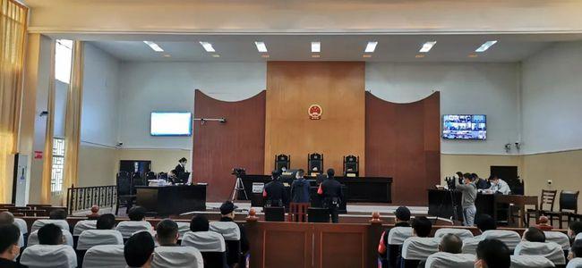 安福法院公开审理3名被告人职务犯罪案