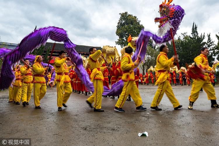 浙江浦江"滚地龙"迎会祭祖