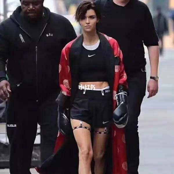 ruby rose不仅热爱健身,更加爱拳击.