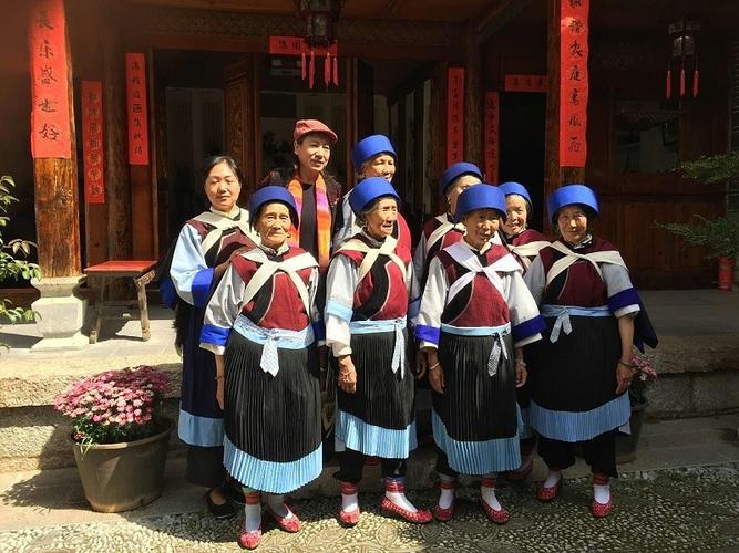 云南少数民族服饰纳西族服饰特点与图片