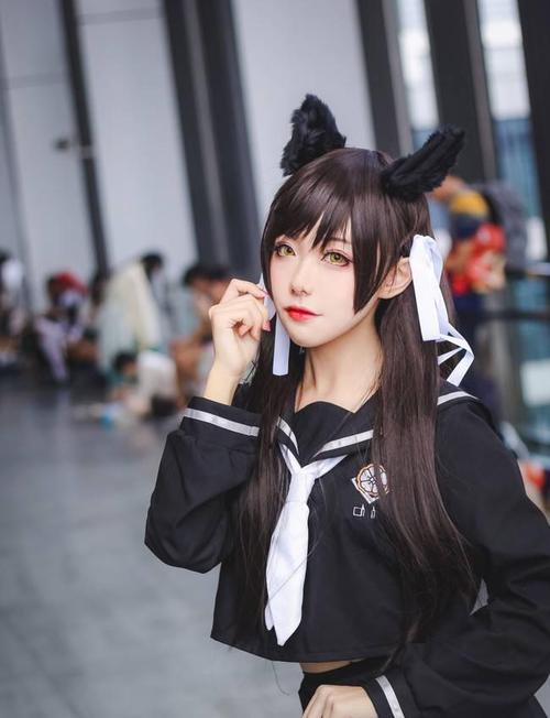 爱宕cosplay:制服武器美少女