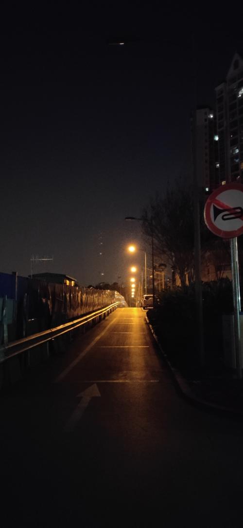 太孤独了! 从初三工作一直到现在, 下班连个说话的都