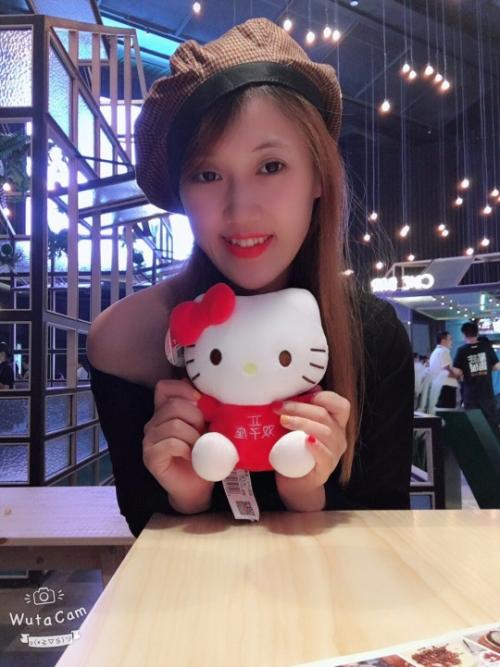 网红周荏菲演绎2019再度流行贝雷帽
