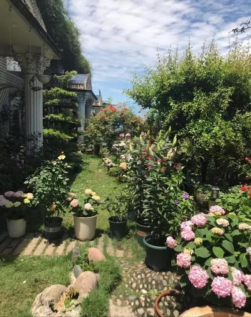 150㎡私家别墅庭院,打造花开满园的自然舒适小花园,太