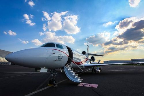 国产湾流来了—商飞cbj豪华公务机亮相浦东机场|飞机|arj21_网易订阅