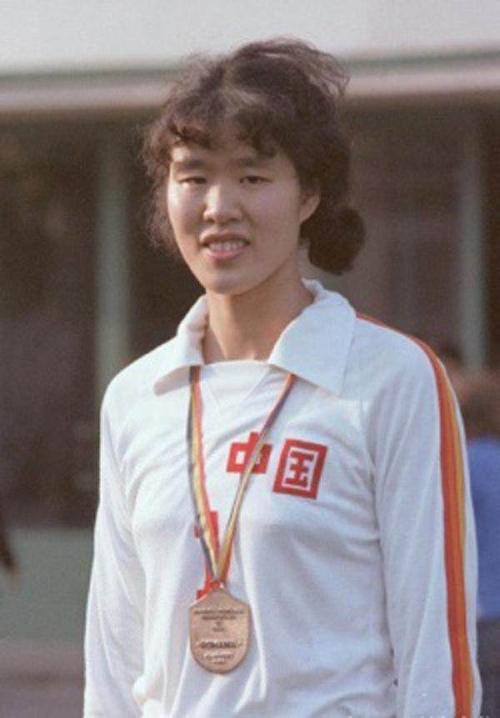 老女排主攻手郎平年轻时照片.