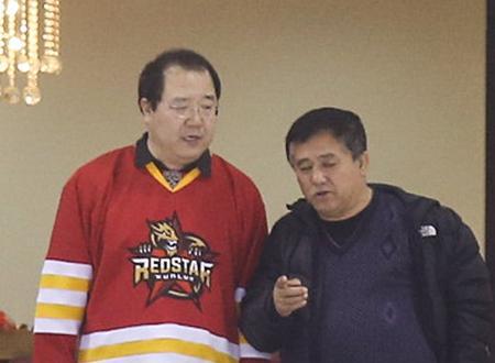 英达十多年对巴图不闻不问 宋丹丹送他3个字