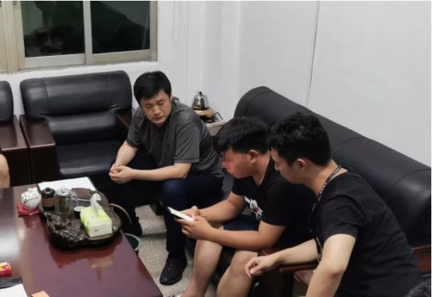 醉了!妈妈自拍绑架视频,勒索儿子2万元!
