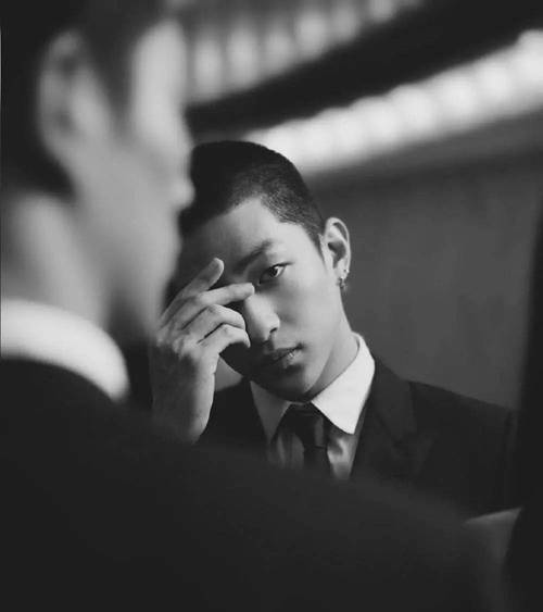 关于逆子屈楚萧饰演暗恋天花板张万森这件事福利