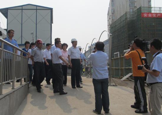 汤涛在小店区调研基层党建工作期间,听取了恒实集团党委党建工作汇报