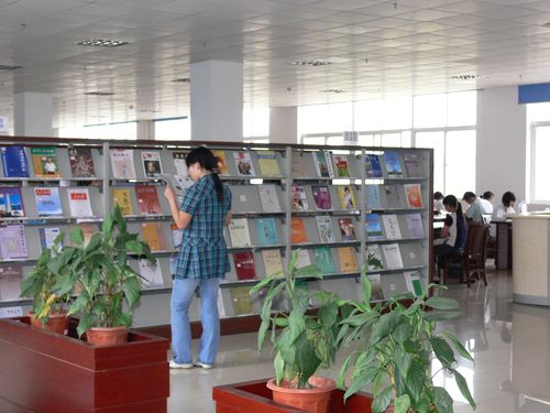 武汉东湖学院 机构设置 图书馆 指南 馆舍风貌