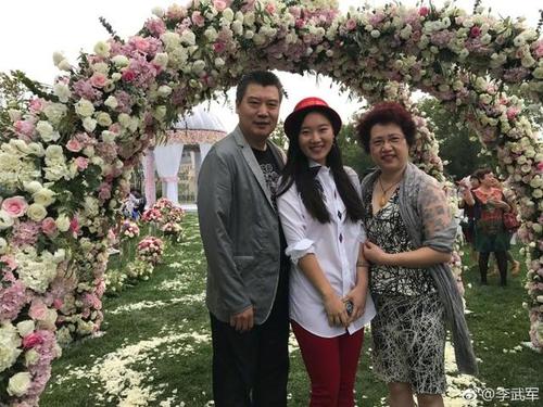 9           9月10日,沈阳,乒乓球名将李晓霞,翟一鸣大婚,中国乒乓