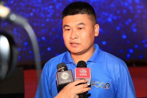 图为爱夫卡董事长姚勇现场接受媒体采访