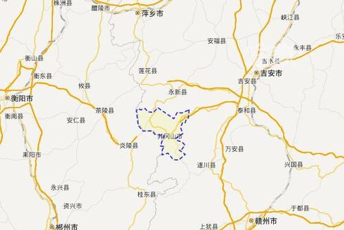 井冈山位于湘赣边界的罗霄山中段,属于江西省井冈山市,这里景色秀丽