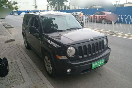 jeep 自由客 2013款 2.4 运动版(进口)