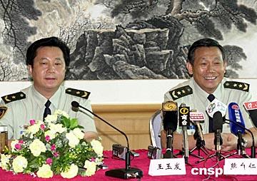 图文:驻港部队司令政委回归五周年前夕会见媒体