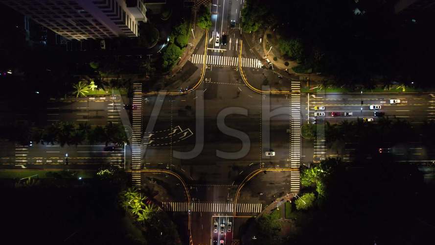 城市路口车流夜景