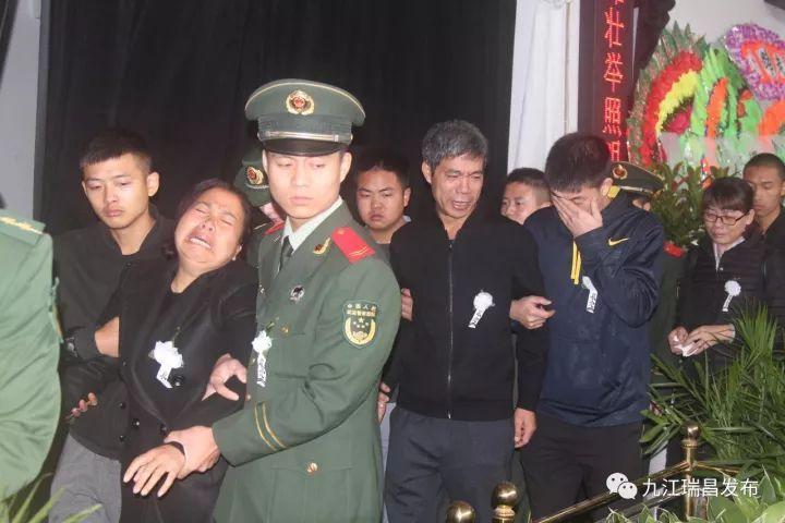 马剑明介绍革命烈士鲁信的生平事迹江西省消防总队副总队长万德庭宣读