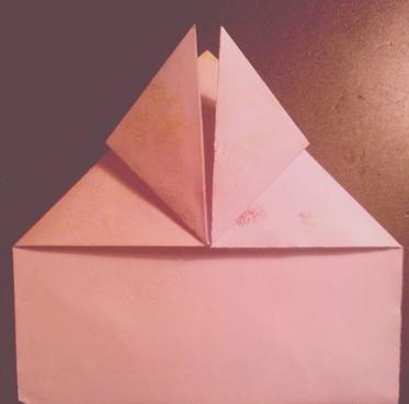 爱好 手工 折纸  《用纸折爱心的方法图解超好看》正文       用纸折