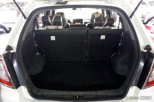 力帆汽车x60后备箱