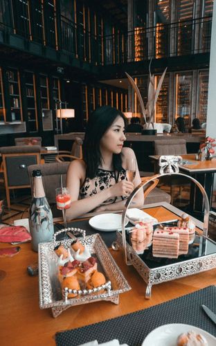 醉鹅娘联合北京康莱德酒店图书馆里下午茶做一回梦幻的粉红佳人