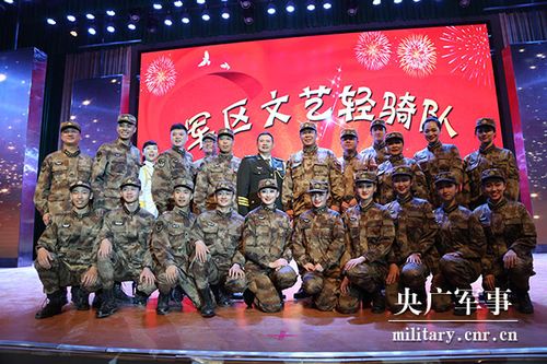 新疆军区文艺轻骑兵 边关军营唱响强军主旋律