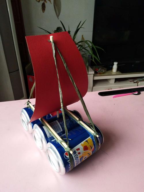 二年级3班董浩旧物改造大帆船