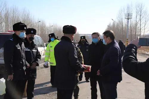 公安要闻市委常委组织部长于志善深入勃利g229卡点看望慰问执勤民警