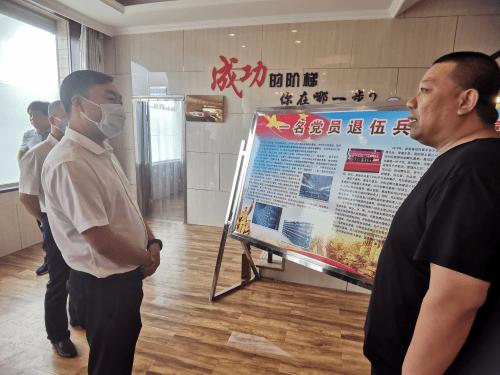 邢台市巨鹿县委书记杨振东到县退役军人服务中心和退役军人创业孵化