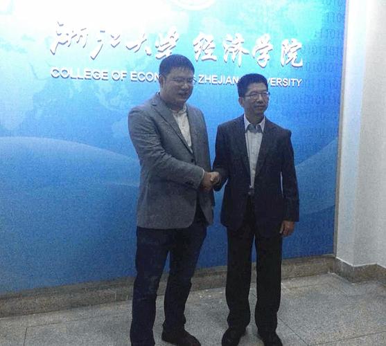 左:贷齐乐董事长董梁,右:浙江大学杨柳勇博士