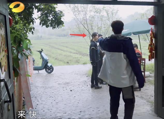 《向往5》杨紫抽烟?私人物品偷偷拿走,被网友质疑