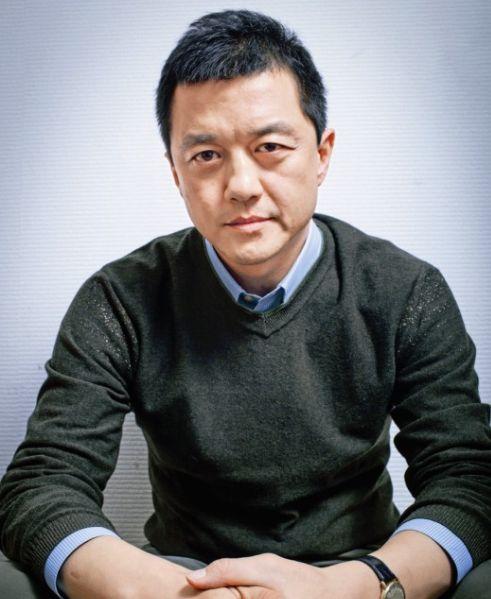 "欠债案件"现转机,李亚鹏现身心情大好,脸部发福撞脸孙楠