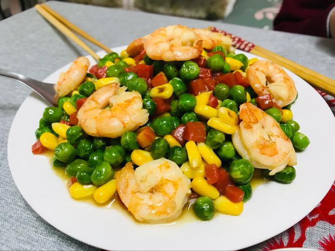 青豆,玉米,胡萝卜炒虾仁(金玉满堂)