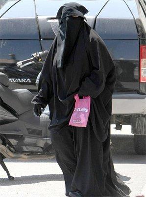 特稿:隐藏在穆斯林妇女长袍下的政治