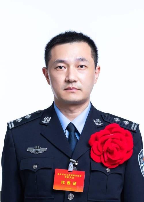 陈适黄石市公安局特警支队一大队大队长,一级警长彭学军