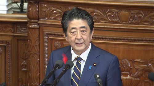 海外网评:半个月内,安倍为何3次对华示好?