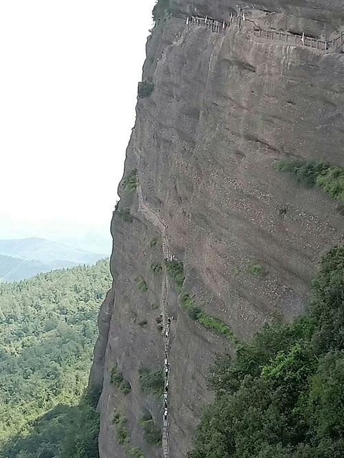蜀道难,难于上青天