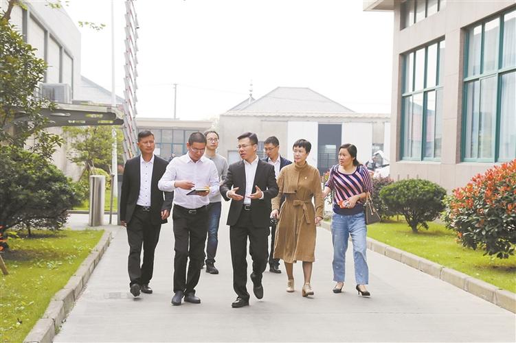 朗霞街道为群众营造一个安全稳定的环境