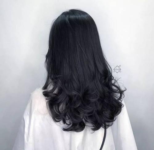 "渣女"大波浪卷发型