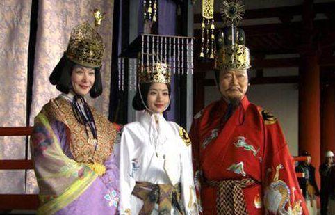日本第六位女天皇靠肉体征服满朝文武连高僧也是裙下臣